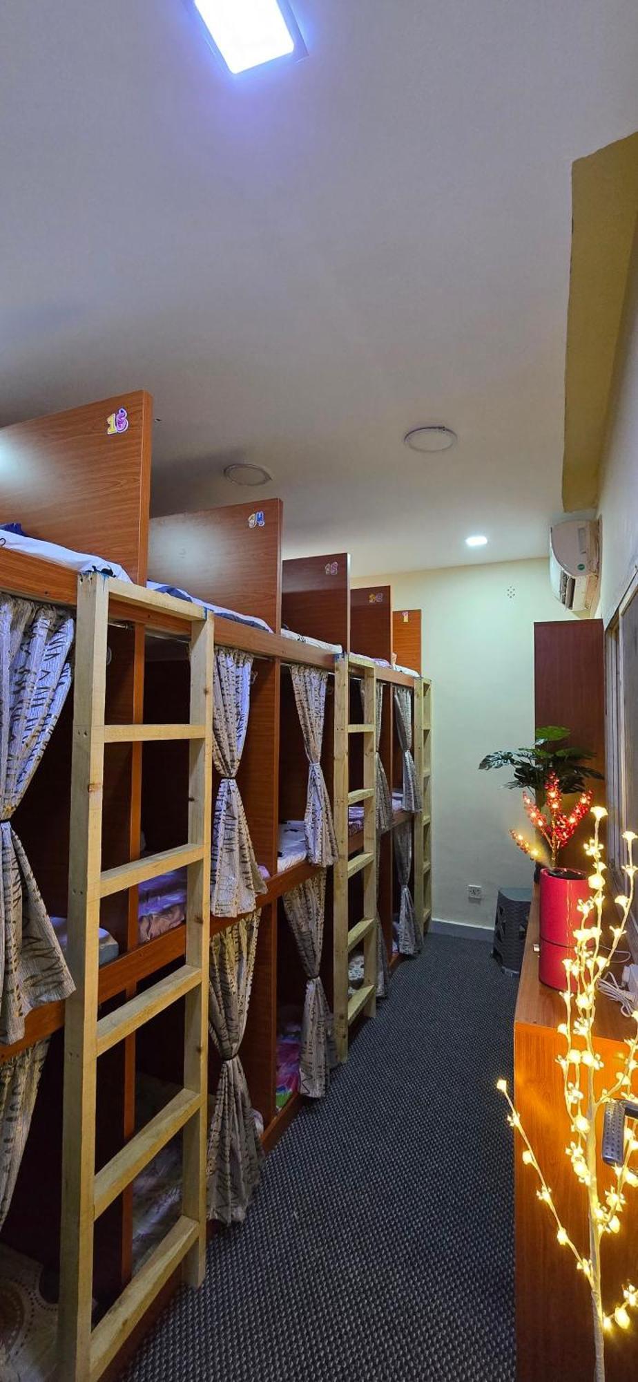 Alharaki Capsule Bed & Breakfast Dubai Exterior photo