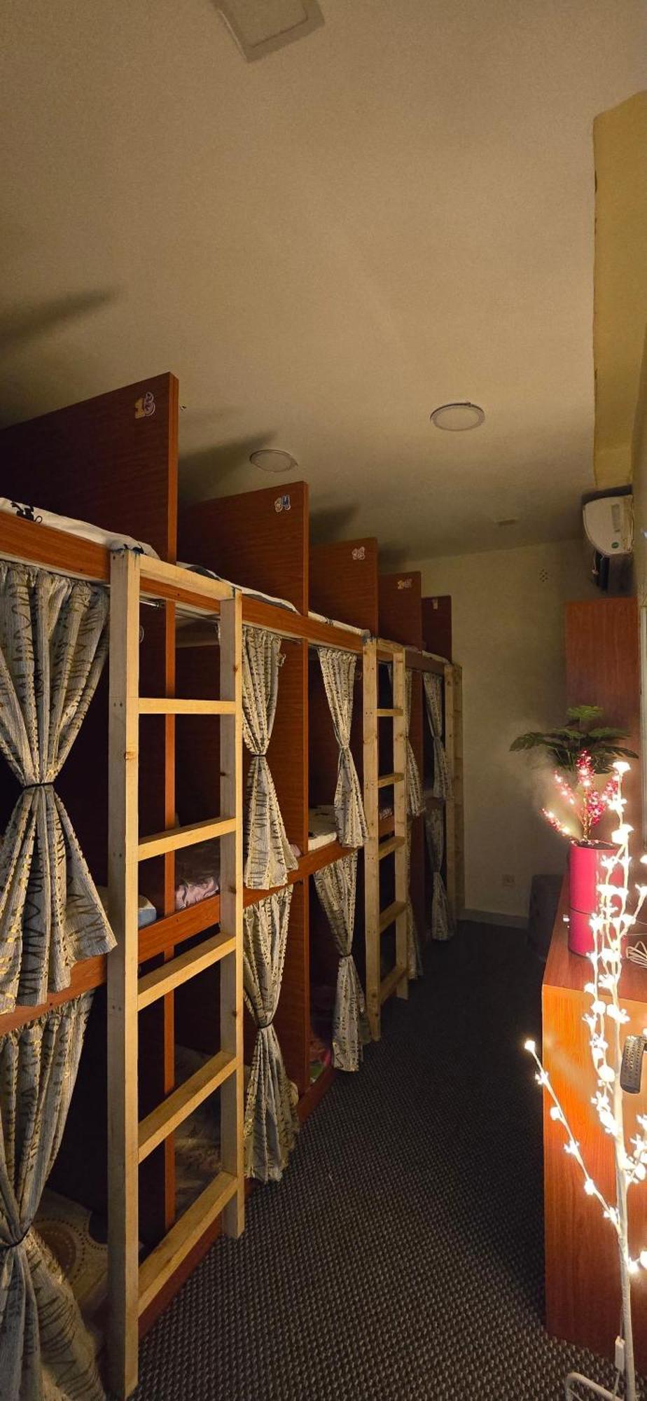 Alharaki Capsule Bed & Breakfast Dubai Exterior photo